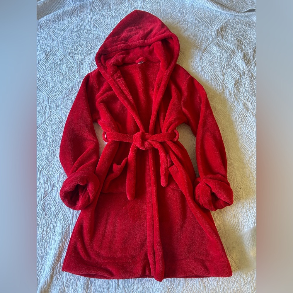 Gap Girls Red Plush Hooded Robe w/Tie. Size 12. So cozy and nice. Clean!